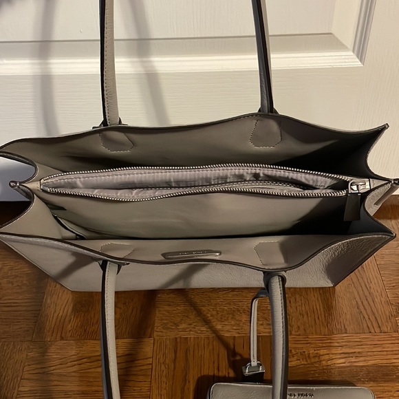 2 ITEMS - Michael Kors Shoulder Tote and Matching Large Wallet - Picture 3 of 3